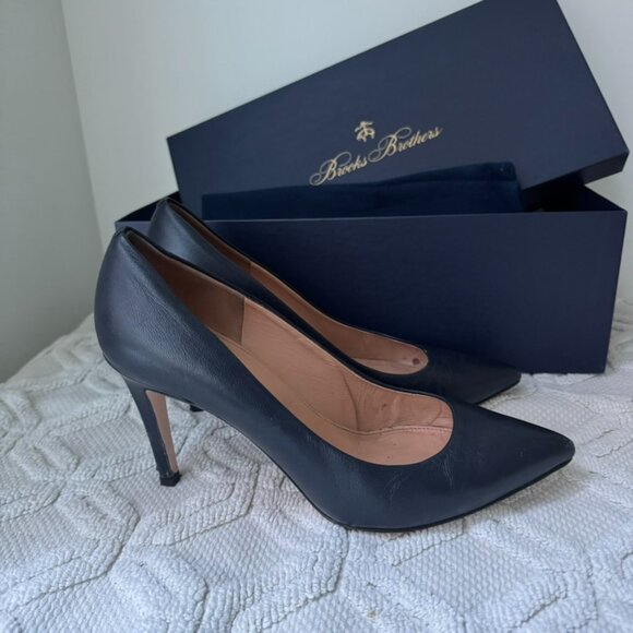 Brooks Brothers Navy Leather Heels - Picture 2 of 11